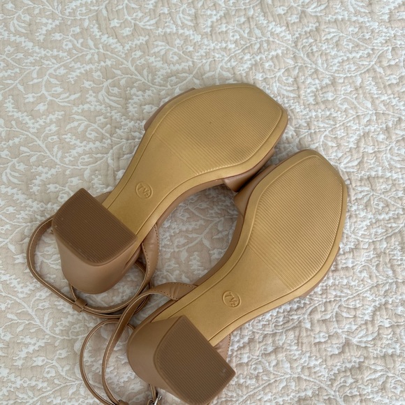 a new day Tan Block Heel Ankle-Strap Sandals- size 7.5 - Picture 2 of 2